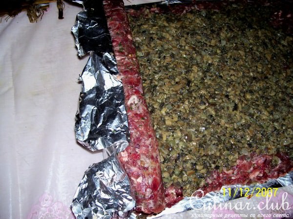 Мясной рулет с грибами