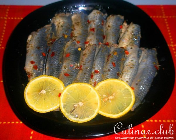 Маринованная мелкая рыбка