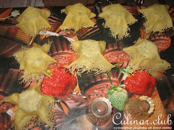 Сырные корзиночки с морским салатом 
