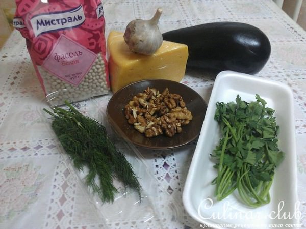 Баклажановые рулетики с белой фасоллью и сыром
