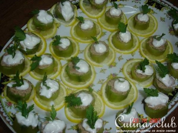 Огурцы фаршированные.