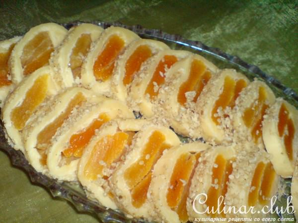 Сырный рулет из кураги и кунжута