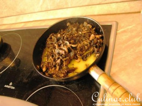 Запеченный паштет с грибами и бренди