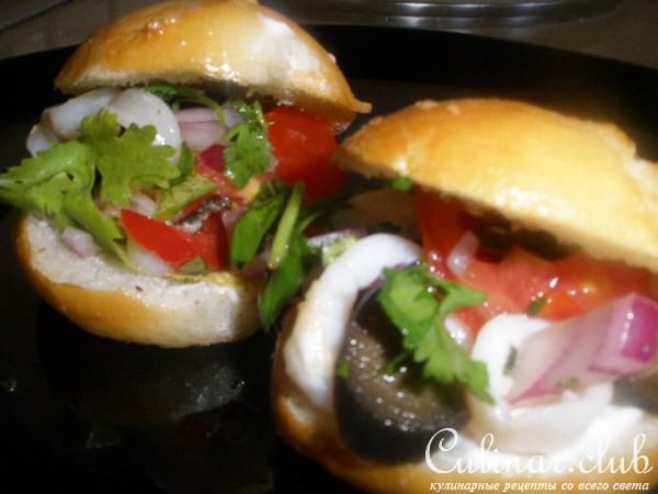 Две закуски для вечеринки. Канапе с салатом и паштет из яиц со вкусом печени.