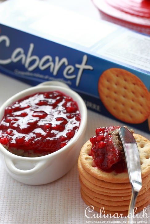 Говяжья печень с розмариновым маслом и желе из брусничного соуса