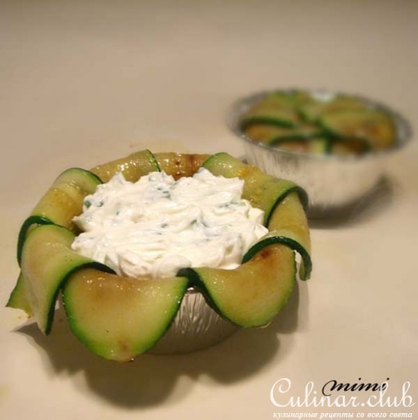 "шарлотка" из цуккини с козьим сыром