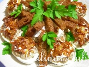 Закуска с фаршированными яйцами