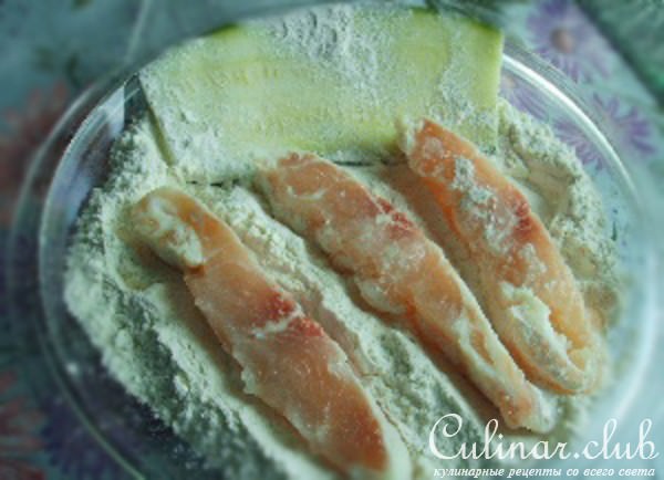 Кабачковые рулетики с рыбой и сыром