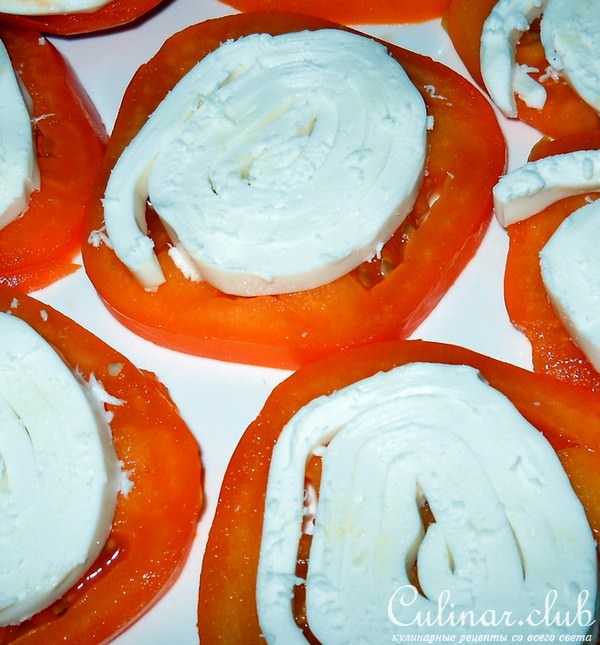 помидорная закуска под соусом.