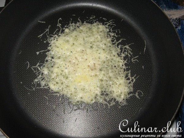Сырные корзиночки с морским салатом 