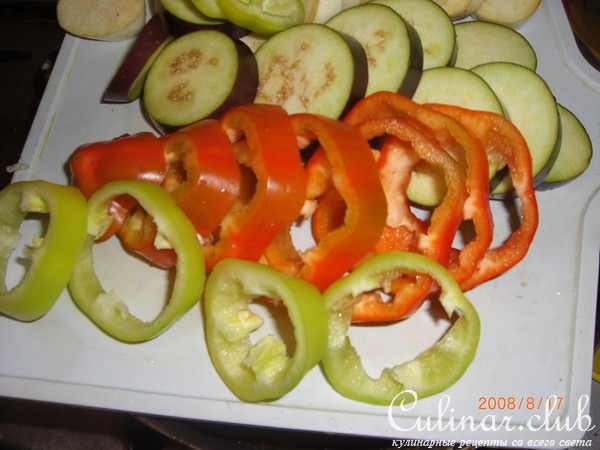 Баклажаны с овощами и яблоками. Кончается лето.