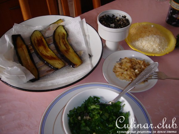 Рулетики из баклажанов c сыром и оливками