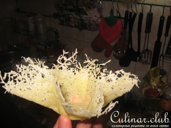 Сырные корзиночки с морским салатом 
