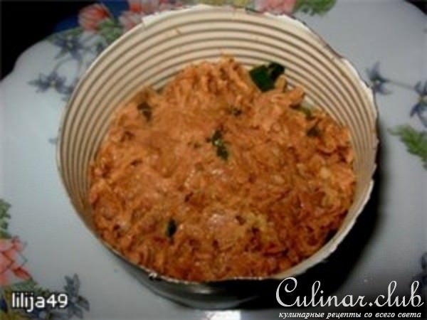 Закусочные пирожные-суши с салатом