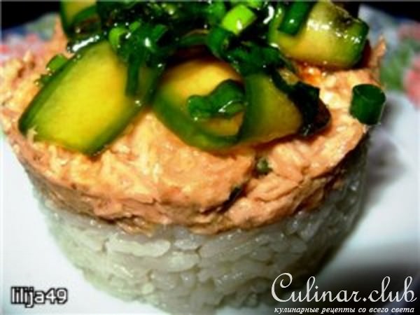 Закусочные пирожные-суши с салатом