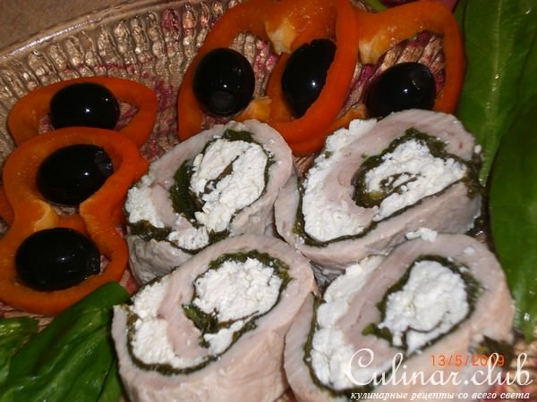 Куриный рулет со шпинатом и фетой
