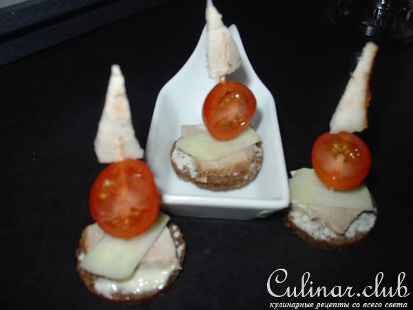 Закуска с хлебом PUMPERNICKEL