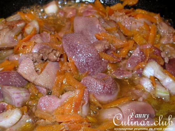 Конфеты из куриной печени в ржаной земле с яблочной начинкой