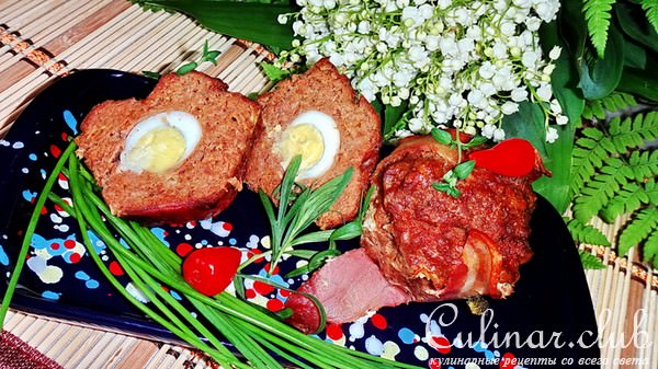 Мясные кексы с чечевичной мукой, перепелиными яйцами и жгучим перцем