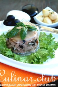 Мини-террины из свиной рульки с маслинами, каперсами и вялеными томатами