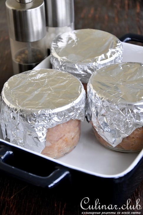 Куриный террин с беконом и розовым перцем