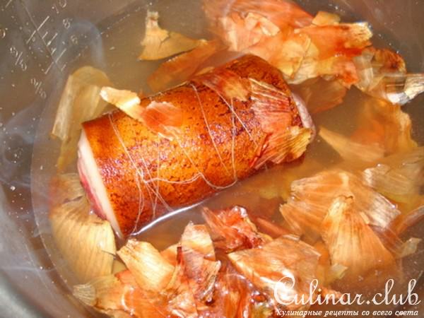 Сало в луковой шелухе в мультиварке