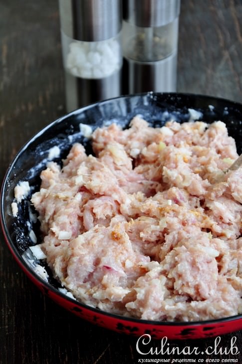 Куриный террин с беконом и розовым перцем