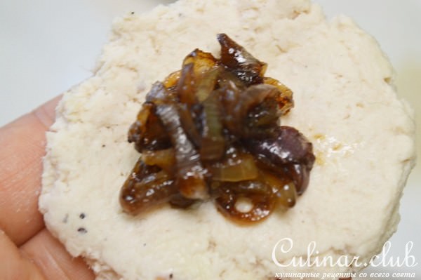 Закусочные шарики из курицы с начинкой.