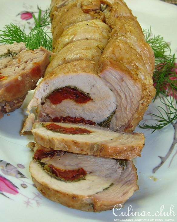 Свиной рулет с вялеными томатами и укропом