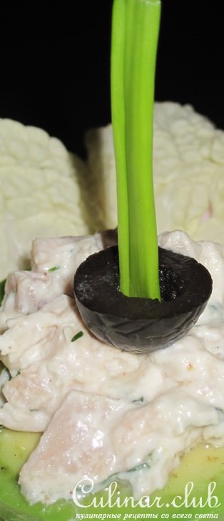 Колечки авокадо фаршированные курицей