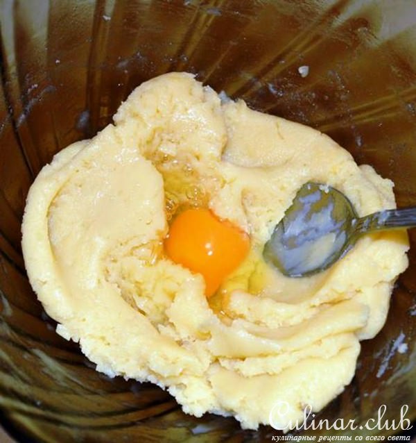 Профитроли с парфе из куриной печени