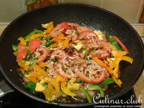 Свинина, жаренная с болгарским перцем и анисом