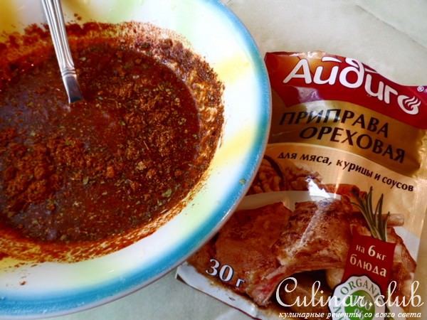 Свиной окорок на кости,запечённый со специями айдиго,с лёгким ароматом копчения и цитрусовой ноткой.