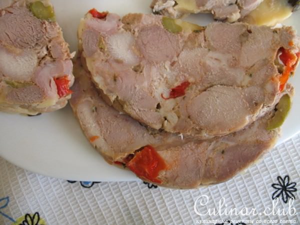 Мясо прессованное с наполнителями в ветчиннице