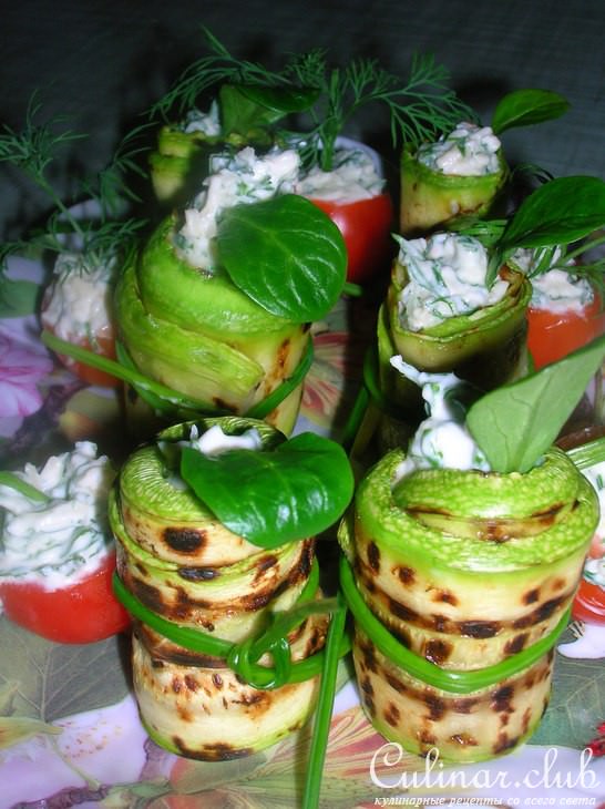 Закусочные вязанки из кабачков с начинкой 