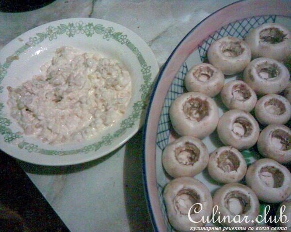 Шампиньоны, фаршированные мясом криля