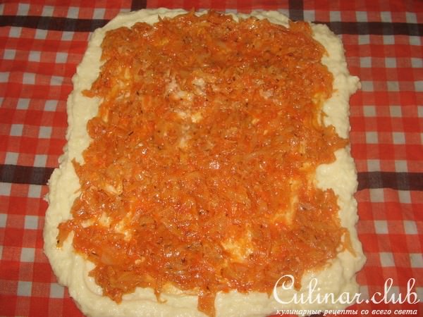 Картофельный рулет с капустой.
