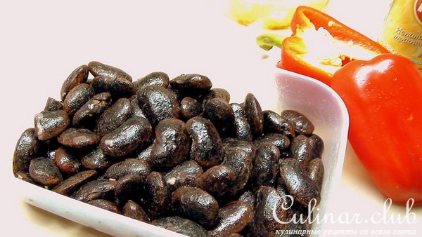 Канапе с пикантной фасолью и селёдкой. Вариант подачи селёдочного салата.