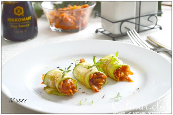Рулетики из кабачков с овощами