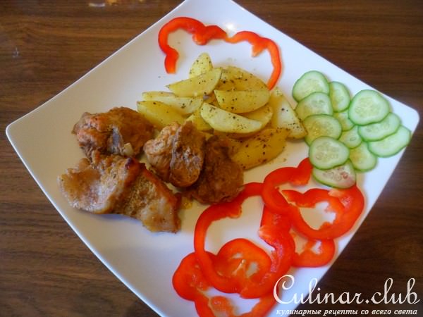Свинина с пряными картофельными дольками