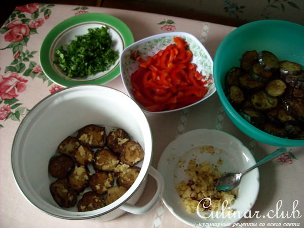 Закуска из соленых баклажанов.