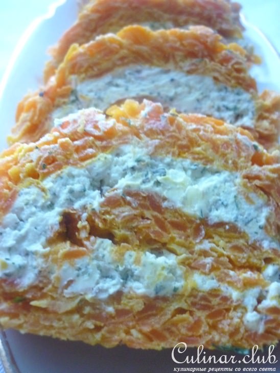 Морковный рулет с творожным сыром