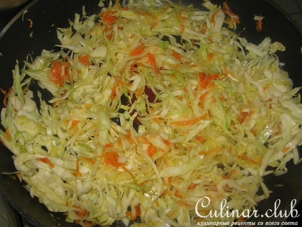 Картофельный рулет с капустой.