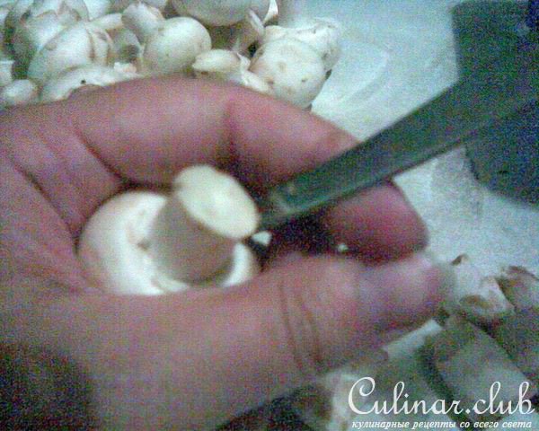 Шампиньоны, фаршированные мясом криля