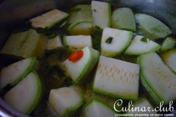 Кабачки,маринованные с чесноком и мятой