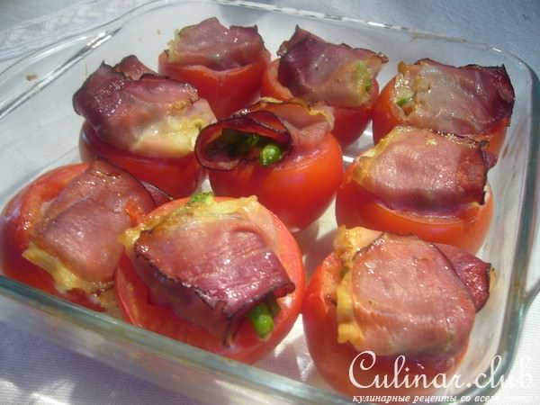 Фаршированные спаржевой фасолью и камамбером помидоры