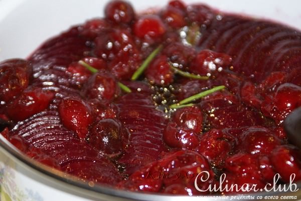 Свекла маринованная с вишней
