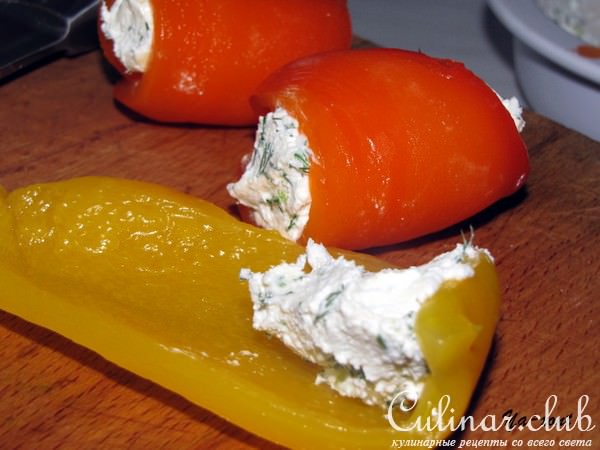 Рулетики из сладкого перца с брынзой
