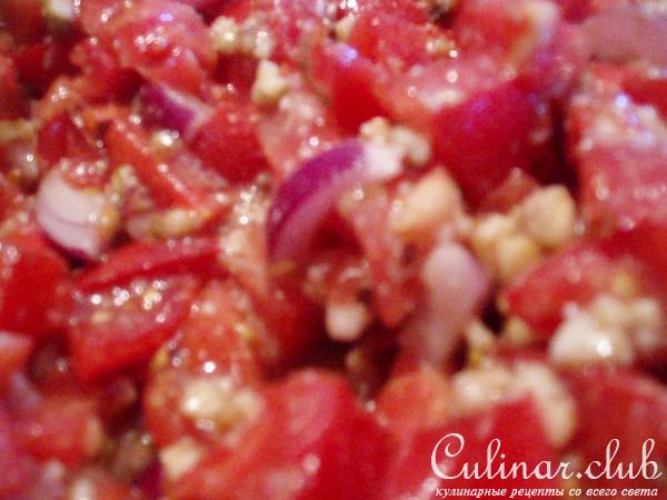 Салат из помидор с орехами по-мужски