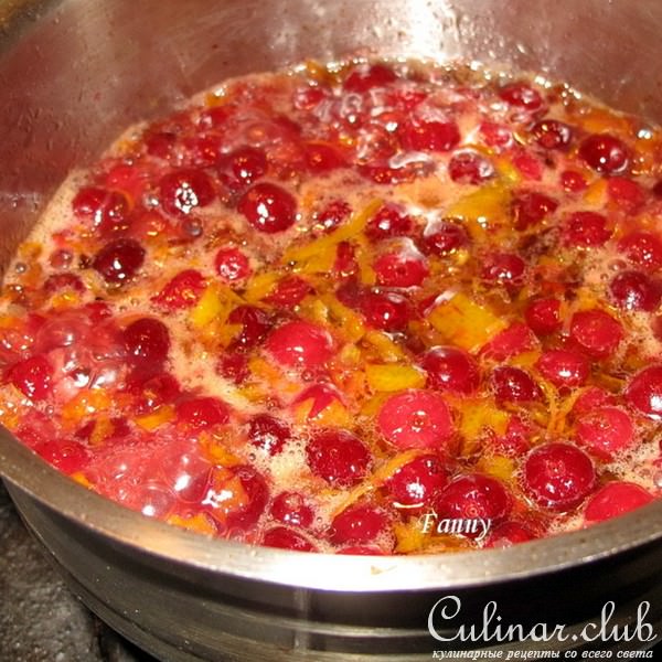 Закуска из сельди под клюквенным соусом